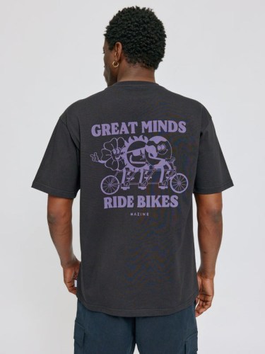 26105126_black-minds_02_600x