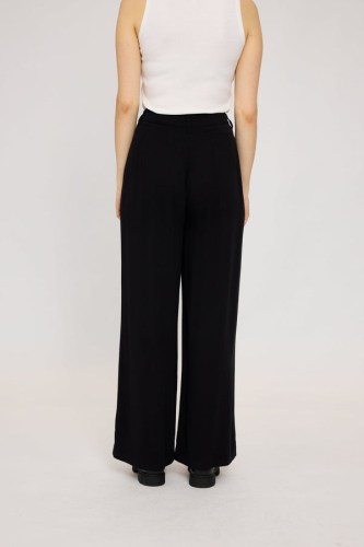 26136268_black_02_600x