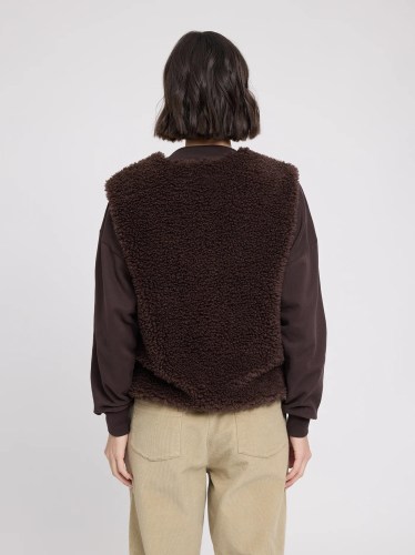 26331504_faux-fur-vest_black-coffee_04_600x