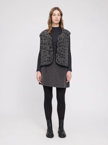 26331563_printed-teddy-fleece-vest_grey-printed_01_600x