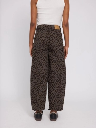 26336265_printed-barrel-leg-denim-pants_chocolate-brown-printed_04_600x