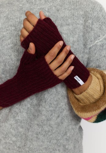 Fluffy_Half-Mittens-Accessories