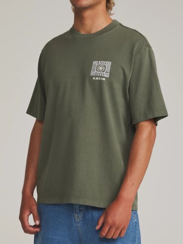 katin-fa26-graphic-ss-tee-root-box-fit-tee-clover-vintage-wash-on-model-02-side